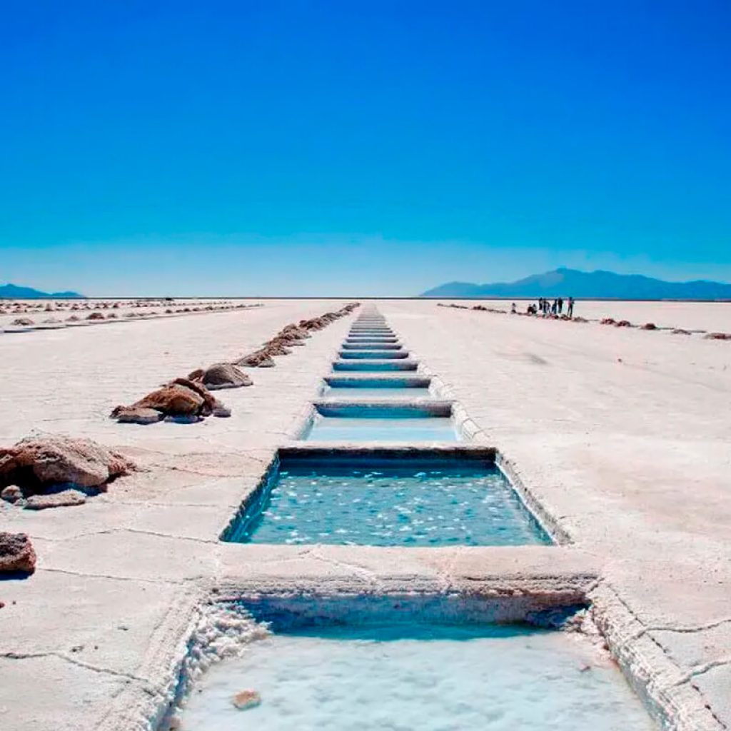 Pozo de extraccion de sales en Salinas Grandes provincia de Jujuy - Argentina