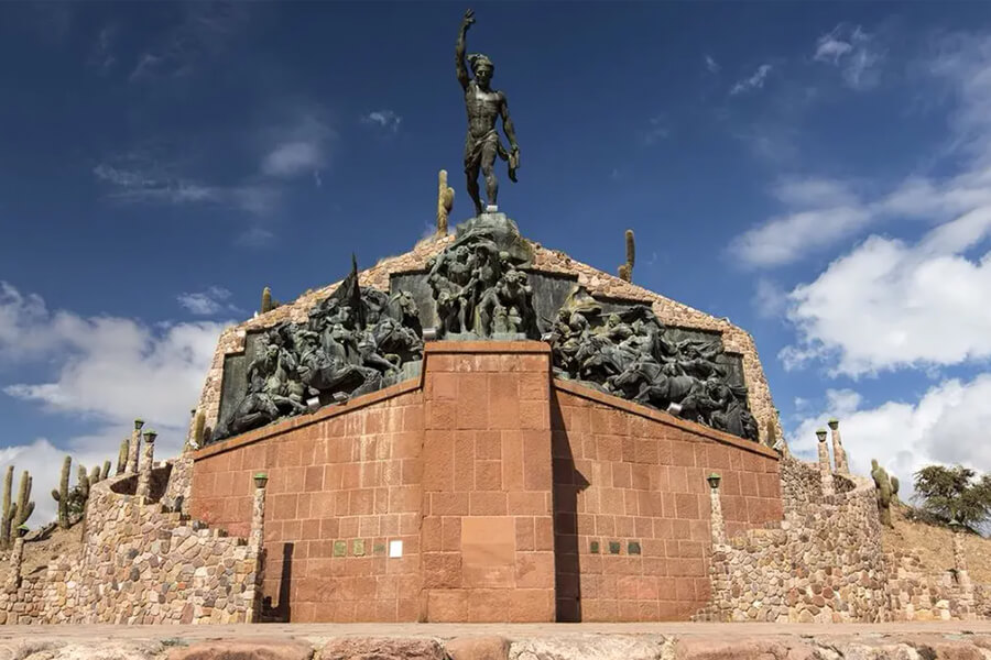 monumento-heroes-humahuaca