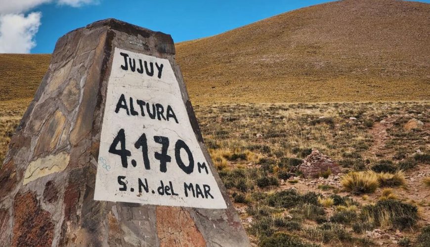 Monolito Punto más alto en Cuesta de Lipán Jujuy