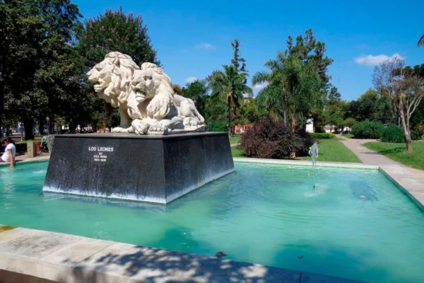 fuente-plaza-hipolito-yrigoyen-ciudad-de-nieva
